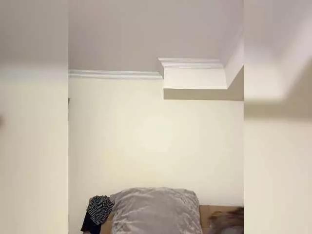 Hot AndreElis wants you to fuck her body now AndreElis from BongaCams