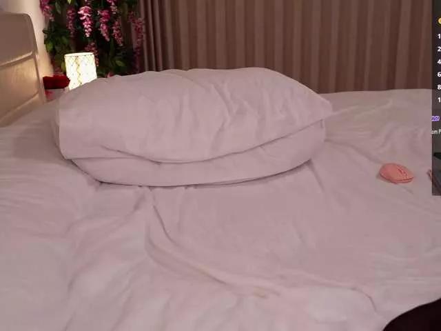 Explore 23 years old BabyEllen from BongaCams BabyEllen from BongaCams