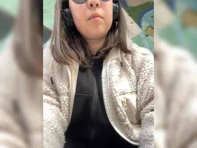 Masturbate to gorgeous camwhore Blue-moonlight blue-moonlight from BongaCams