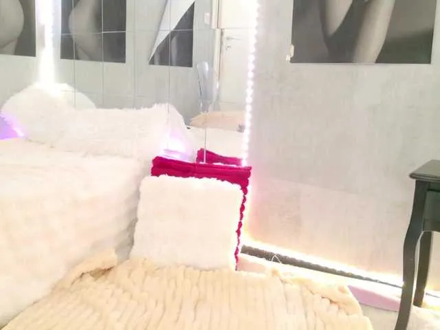 celia-chanel — Hi guys! Celia is here! Follow me and let's have fun! #firtsweek #lovenseon #new #athletic