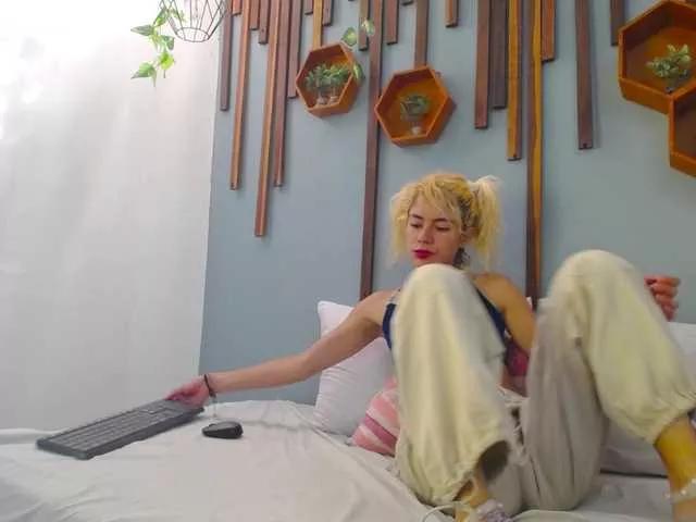 Cereza-lyons on BongaCams 