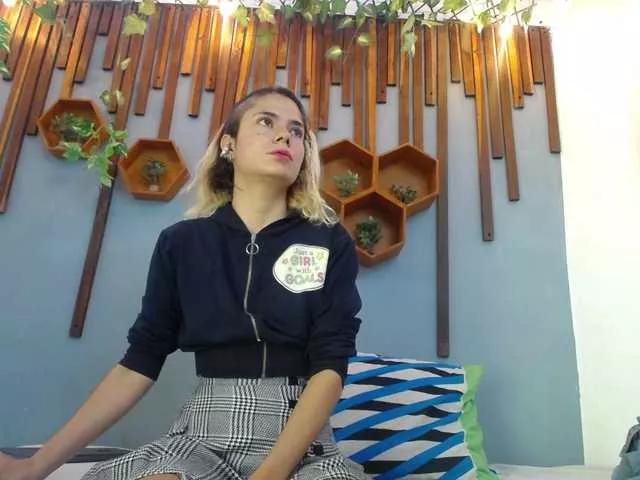 Cereza-lyons on BongaCams 