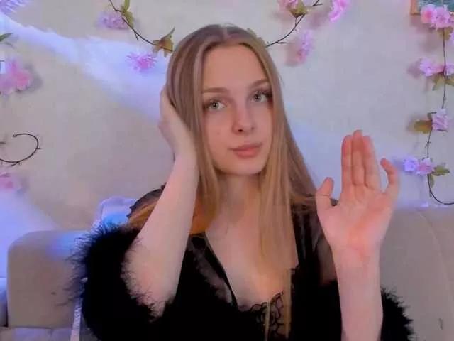 CrimsonAura from BongaCams