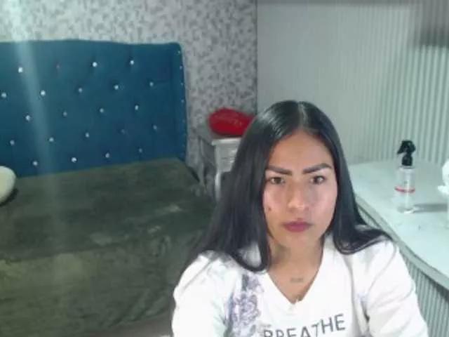 DannaLewis on BongaCams 