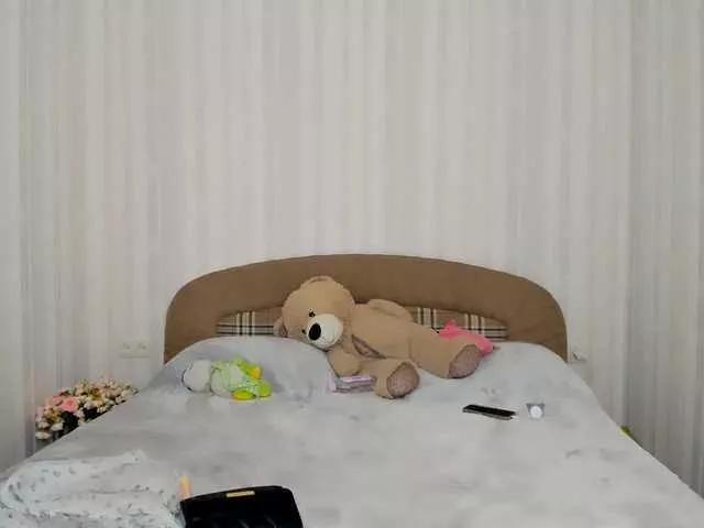 Sweet Dariadeluxe wants you to fuck her body now Dariadeluxe from BongaCams