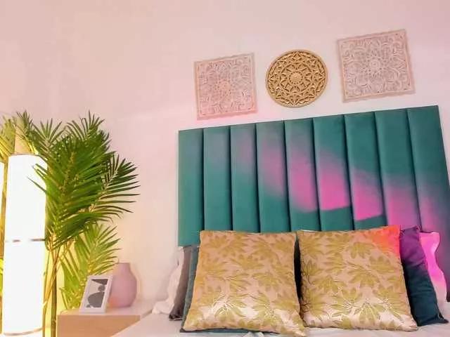 Try EmaaTaylor, she wants to masturbate for you EmaaTaylor from BongaCams