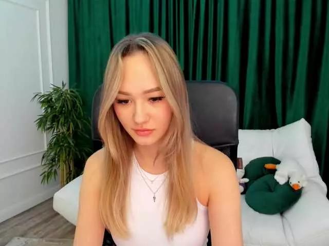 FlutteringWing on BongaCams 