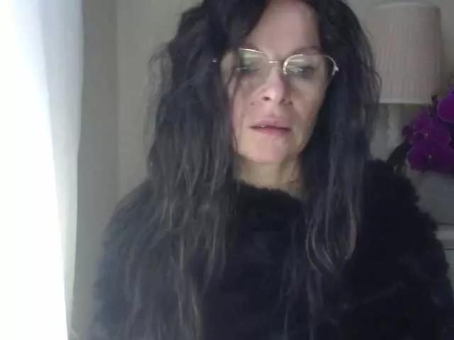 Hot HelenSHOW1 wants you to fuck her body now HelenSHOW1 from BongaCams