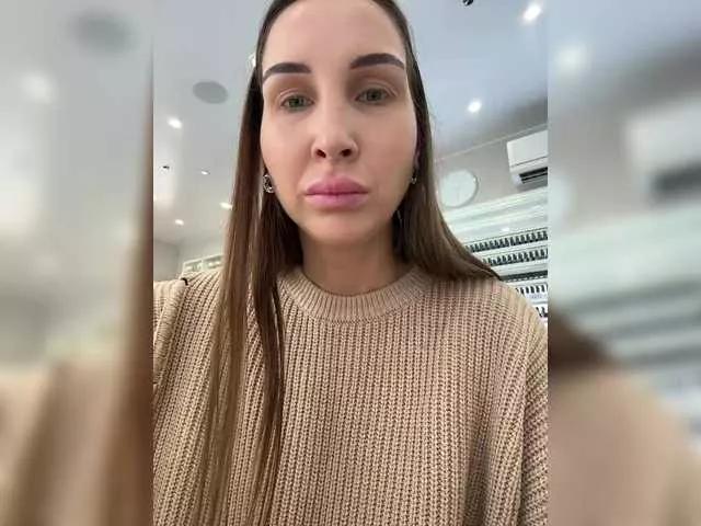 Discover hot slut Hothoneybabe hothoneybabe from BongaCams