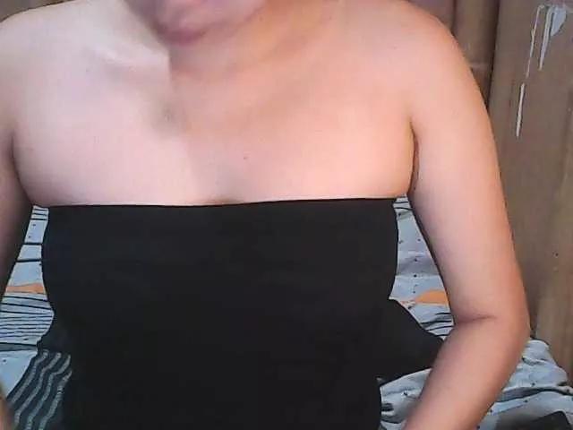 Hottieluna01 on BongaCams 