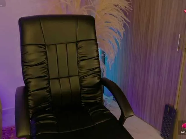 LindseyMoss — I'm a little naughty, will you accompany me?! IG @lindsey.mossx1 Goal Ride Torso + oil in the ass  @remain tokens left 