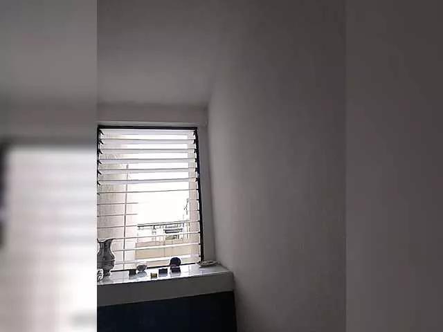 Admire LittleDanni, she wants to masturbate for you littleDanni from BongaCams