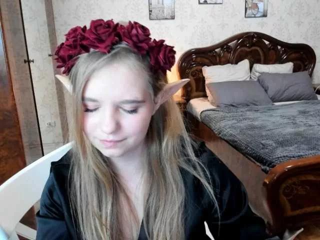 Hot LunaCosplay wants you to fuck her body now LunaCosplay from BongaCams