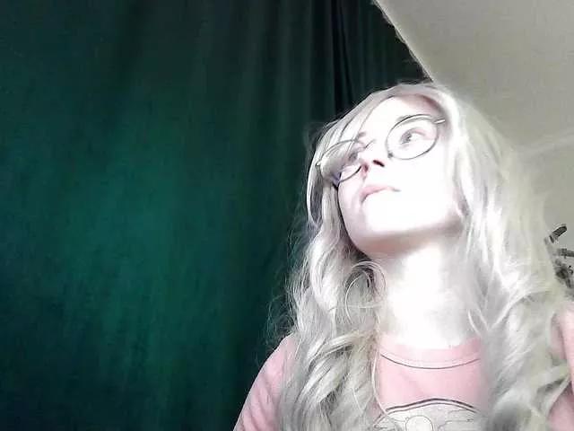 Masturbate to 24 years old LunaSky from BongaCams LunaSky from BongaCams