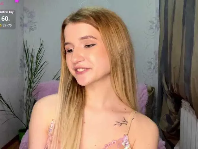 MicaFiechter —  Hi! I'm Vikki, I'd love to chat with you :)  @total Chest close-up squeeze