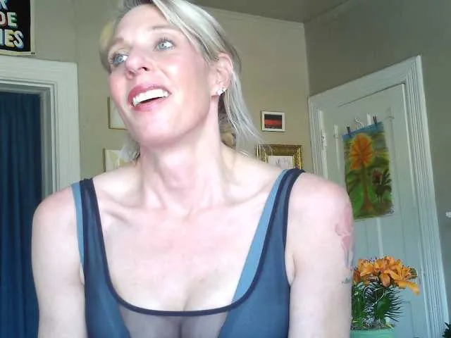 mylfGlama — Lets raise our awareness and our sex drive to another level! Let my dirty mouth take you to another place. Don't forget I am the raceplay queen! Here for your fantasies. 