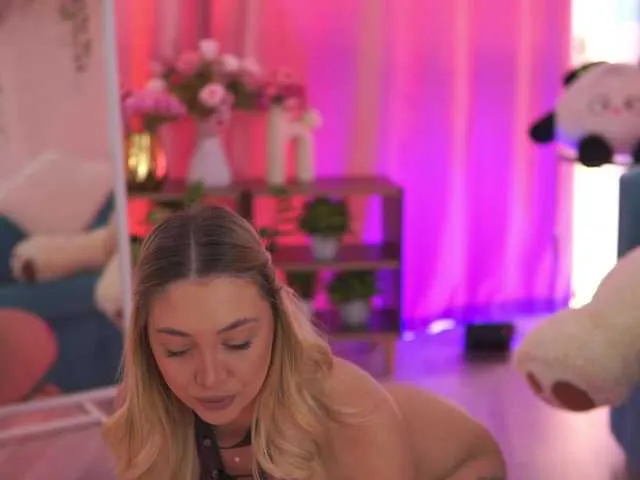 NadyaBlue — Blonde hair, juicy ass and ready to show my skills!  Fav levels: 11,22,99,111,333.