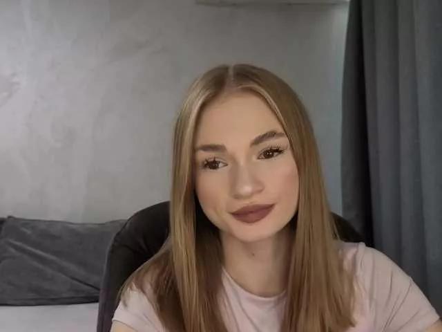 Join amazing stripper Pussyya Pussyya from BongaCams