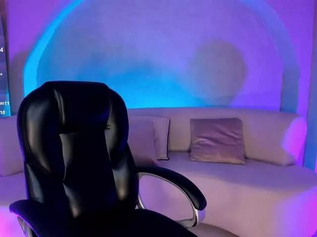 Hot SamanthaKlein wants you to fuck her body now SamanthaKlein from BongaCams