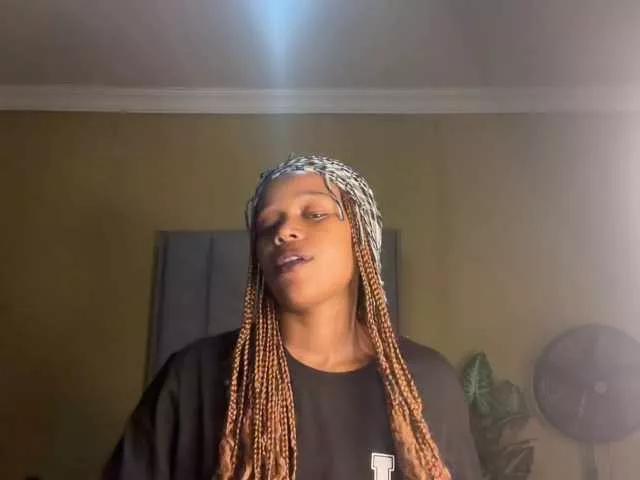 Admire amazing camslut Sexybaddie Sexybaddie from BongaCams