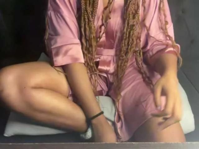 Admire amazing camslut Sexybaddie Sexybaddie from BongaCams