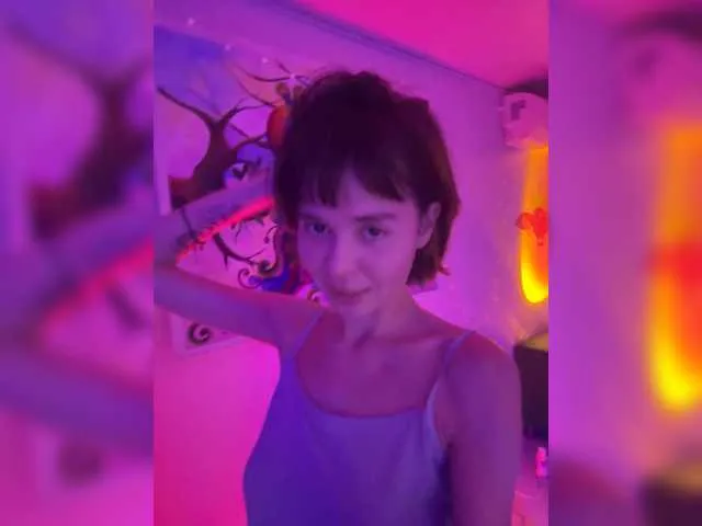 thechloee — Hello guys, welcome! I dream to reach Queen of the Queen concourse, let's share a good vibes to each other The countdown is NAKED show, let's have some fun :) don't forget put your love if you like being here 