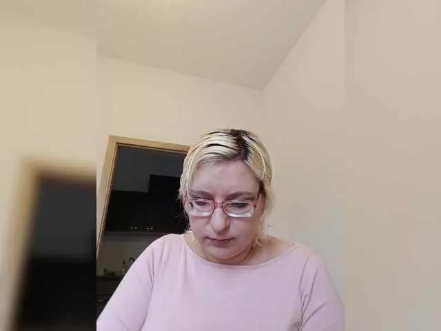 Vika211 from BongaCams