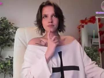 adalyn_glow from Chaturbate