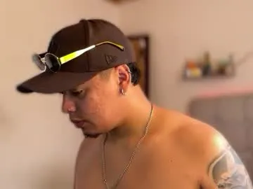 drakenn_ — GOAL: flex arms and body [25 tokens remaining] Today in work #french  #muscle  #bigcock   #chubby  #smoke