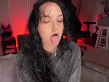 finleyfae — Fave patterns 55,80,10,777  Roll dice 105 tkn  Use /tipmenu for more  #squirt #smalltits #lovense #petite