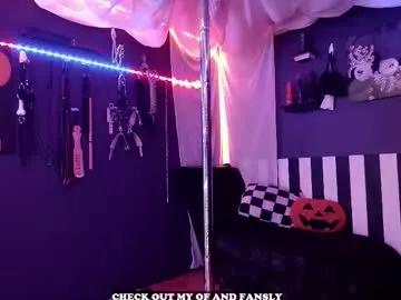 Hot Gigglemethis22 wants you to fuck her body now gigglemethis22 from Chaturbate