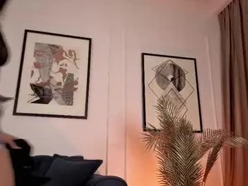 jessyluvx — Sweet face natural body and naughty booty // GOAL: Doggy naked [43 tokens left] #bigass #natural #new #italian #squirt