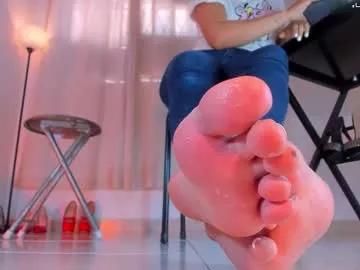 Masturbate to hot camslut Katherinlevinee katherinlevinee from Chaturbate