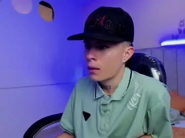 nascary_fox — GOAL: Get hard with you and moaning your name [73 tokens remaining] 