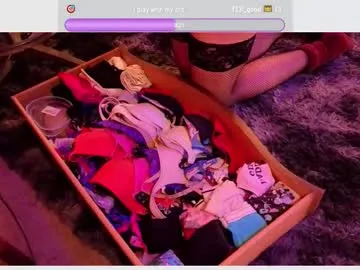 nobunny_owenz — BREAKING NEWS: feral nerdy bimbo whore tries to steal your cum!!  - Goal: I play with my clit [4 tokens left] #smalltits #submissive #twerk #emo #goth