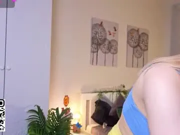 oliviabr0wn — Welcome to my room !Lets have fun with Me !  // GOAL: Take off Shorts [50 tokens left] #bigboobs #ass #body #dildo #girl