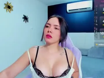 prince_mia2 — GOAL: Squeeze and spit your boobs [21 tokens remaining] Welcome to my room! #cum #squirt #young #bigboobs #latina