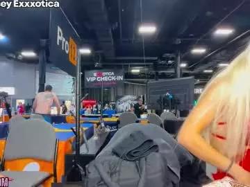 Watch 20 years old riababe from Chaturbate riababe from Chaturbate