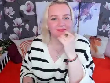 victoria_notti — GOAL: Stay topless [391 tokens remaining] My first day  #milf #blonde #mature #bigboobs #curvy