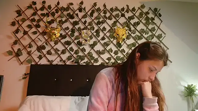 3littles — squeeze and open ass in the store