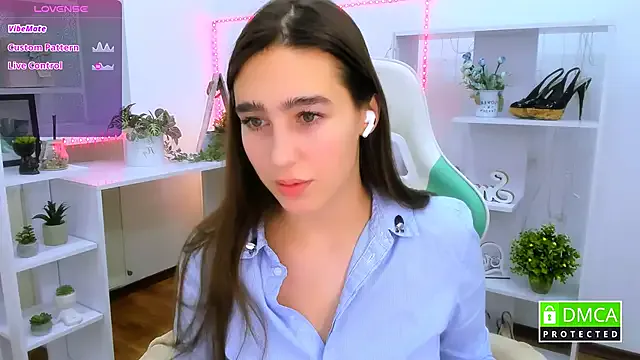 _Eliizabeth_ — Hand bra in panties