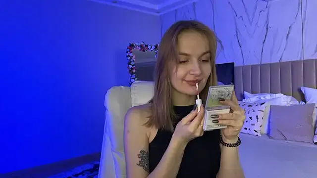 _Vikky_Moon_ — Topless