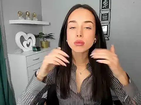 AdeleSolo — for new nails ;p