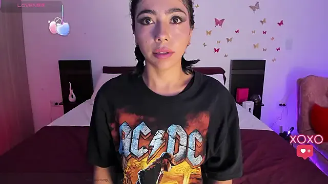 AndreaVelasco — Squirt Show With My Fingers 