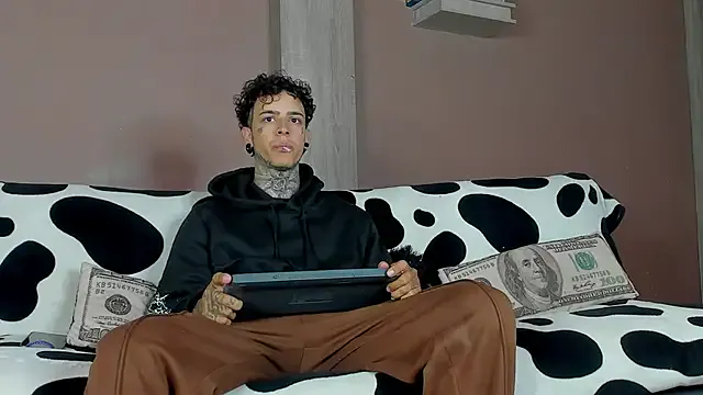 Aron_ford on StripChat