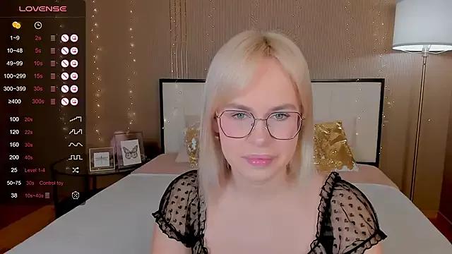 bellatip on StripChat 