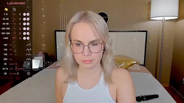 bellatip on StripChat 