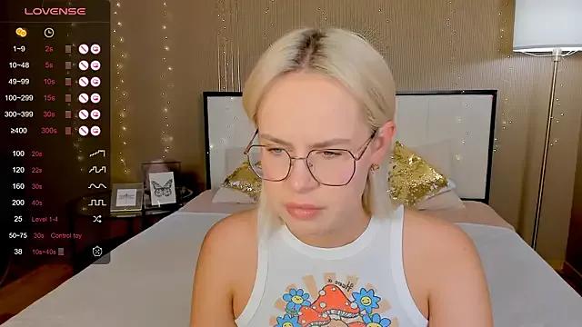bellatip on StripChat 