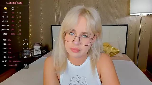bellatip on StripChat 