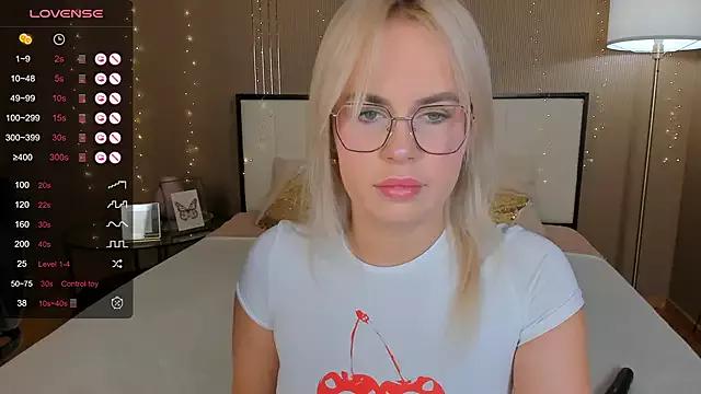 bellatip on StripChat 
